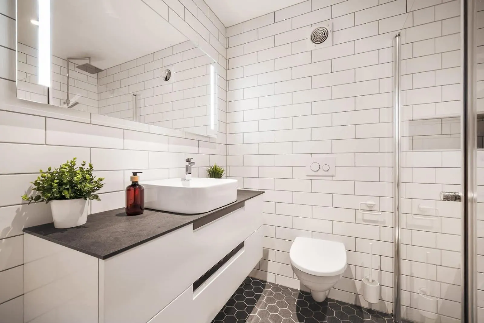 Dinbnb Apartments L 300 To Bryggen L Bergen Style House Revamped 2023 0*,  Norway